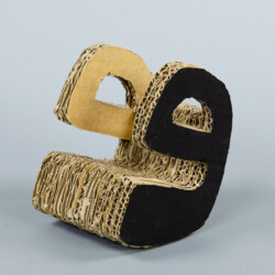 Design einer Sitzgelegenheit - Buchstabenstuhl