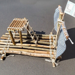 Fluss – Pirat mit Floß